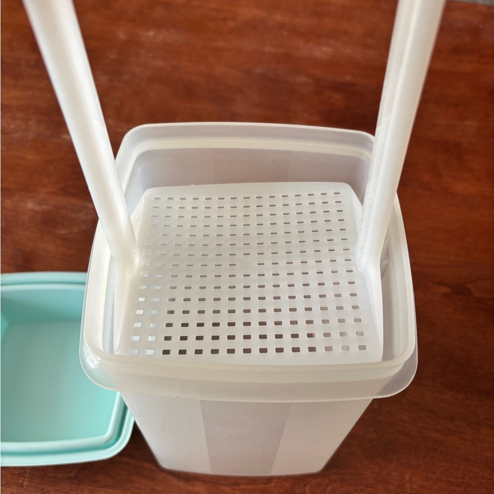 Tupperware Pick A Dilly Versatile Pickle Container - Picture 5 of 9
